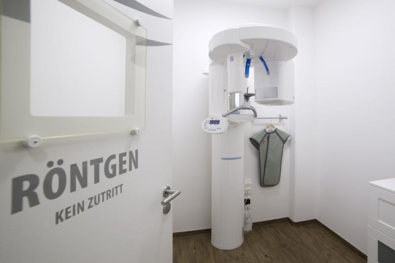 roentgen_tuer_opg_glas_gestaltung Röntgentür Zahnarztpraxis