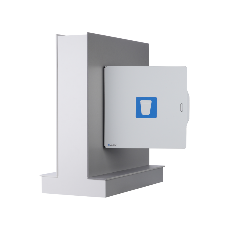 Labordurchreiche mit Probenbecher in einer Arztpraxis